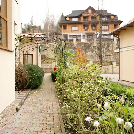 петрос Family *