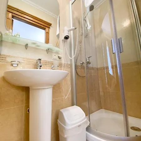 Hotel петрос Family